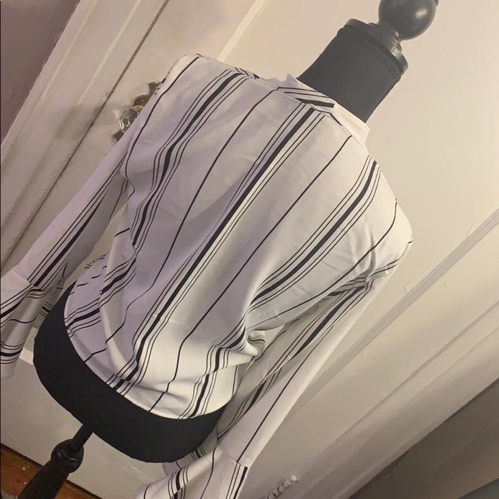 Super Cute Cropped Top Blouse - Picture 7 of 7